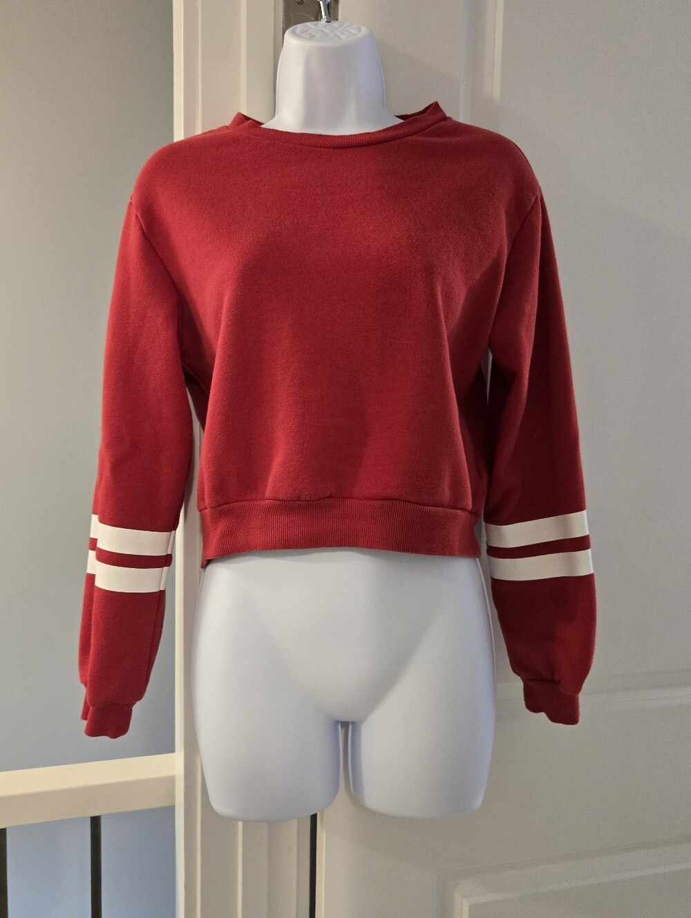H&M Divided Cropped Red Pullover Sweatshirt XS